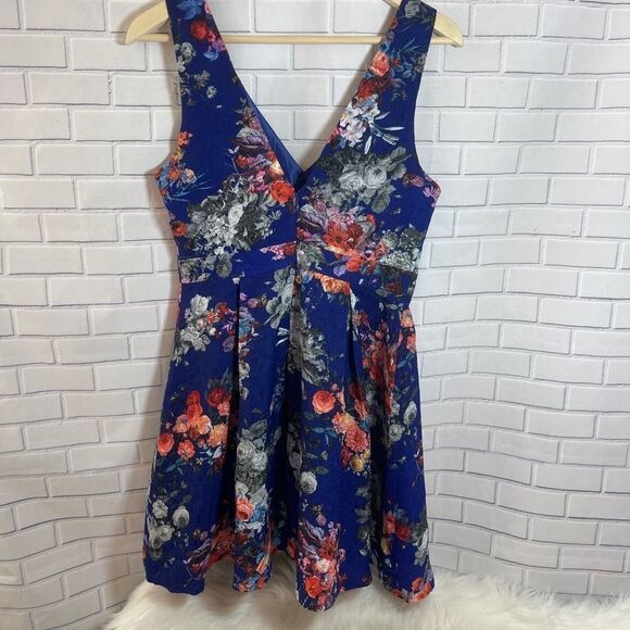 ASTR Blue Floral Print Pleated Mini Dress Sz M - Picture 2 of 5